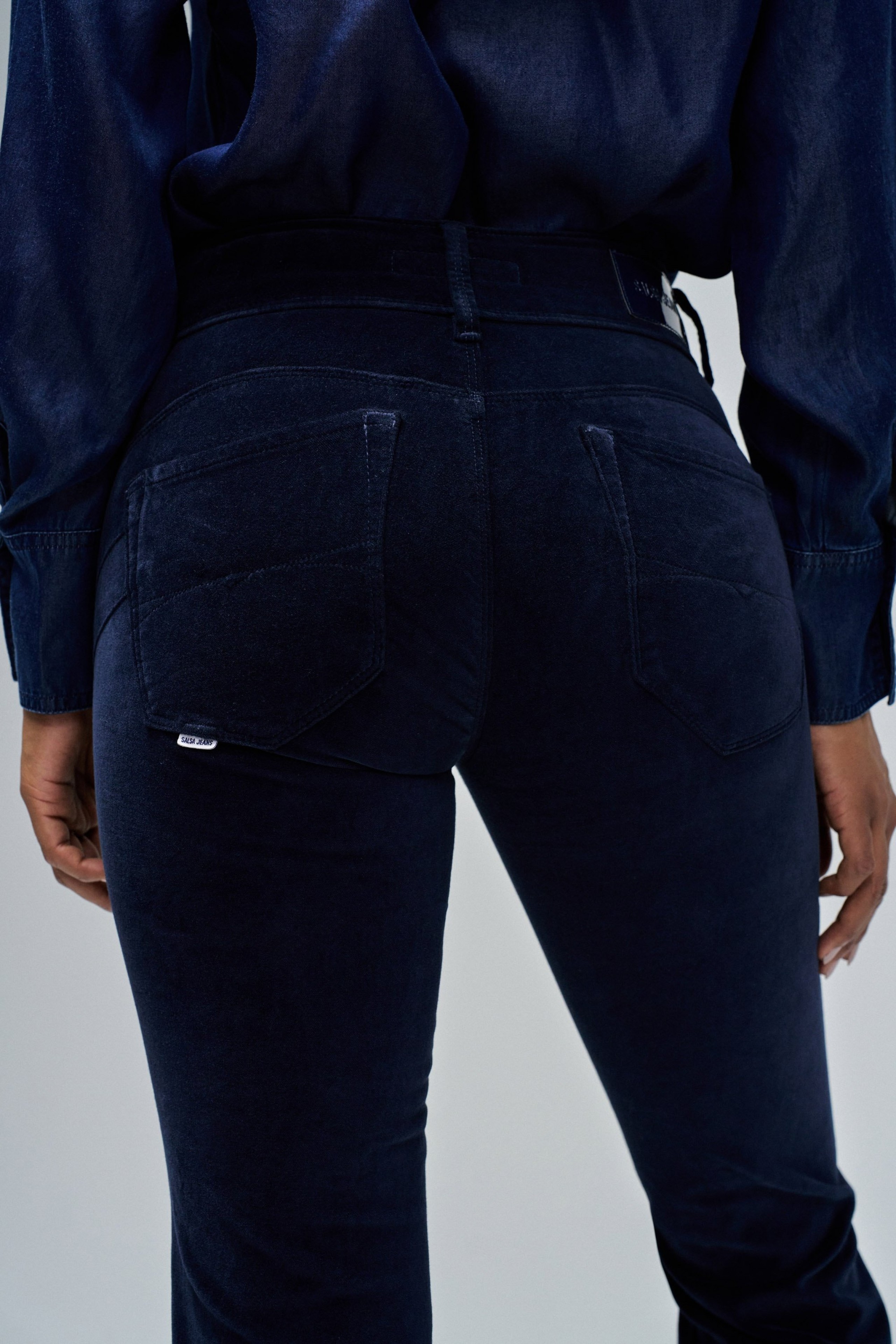 JEANS SECRET PUSH IN BOOTCUT EM VELUDO