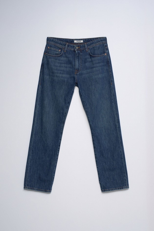 STRAIGHT FIT JEANS
