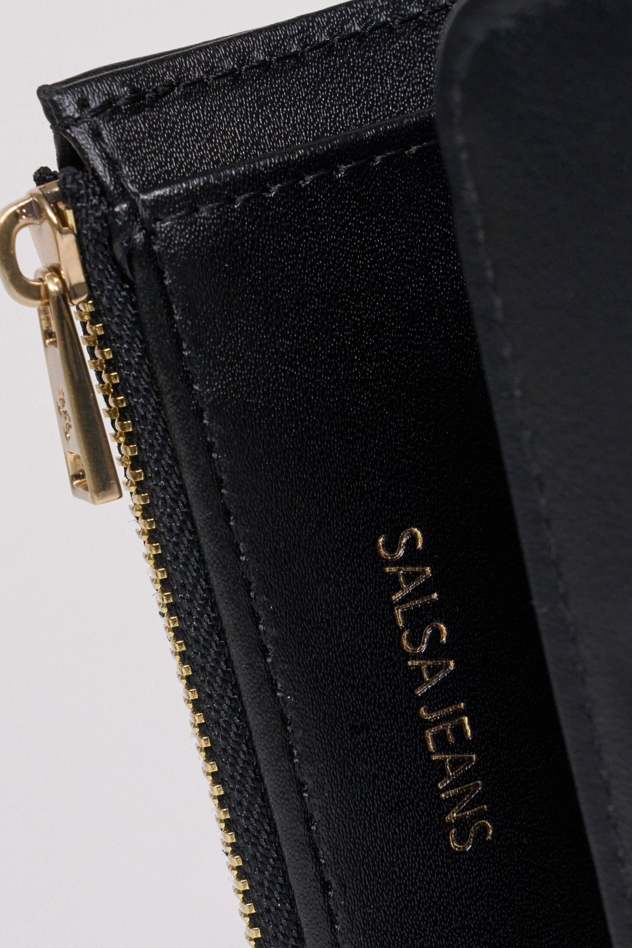 LEATHER-EFFECT WALLET
