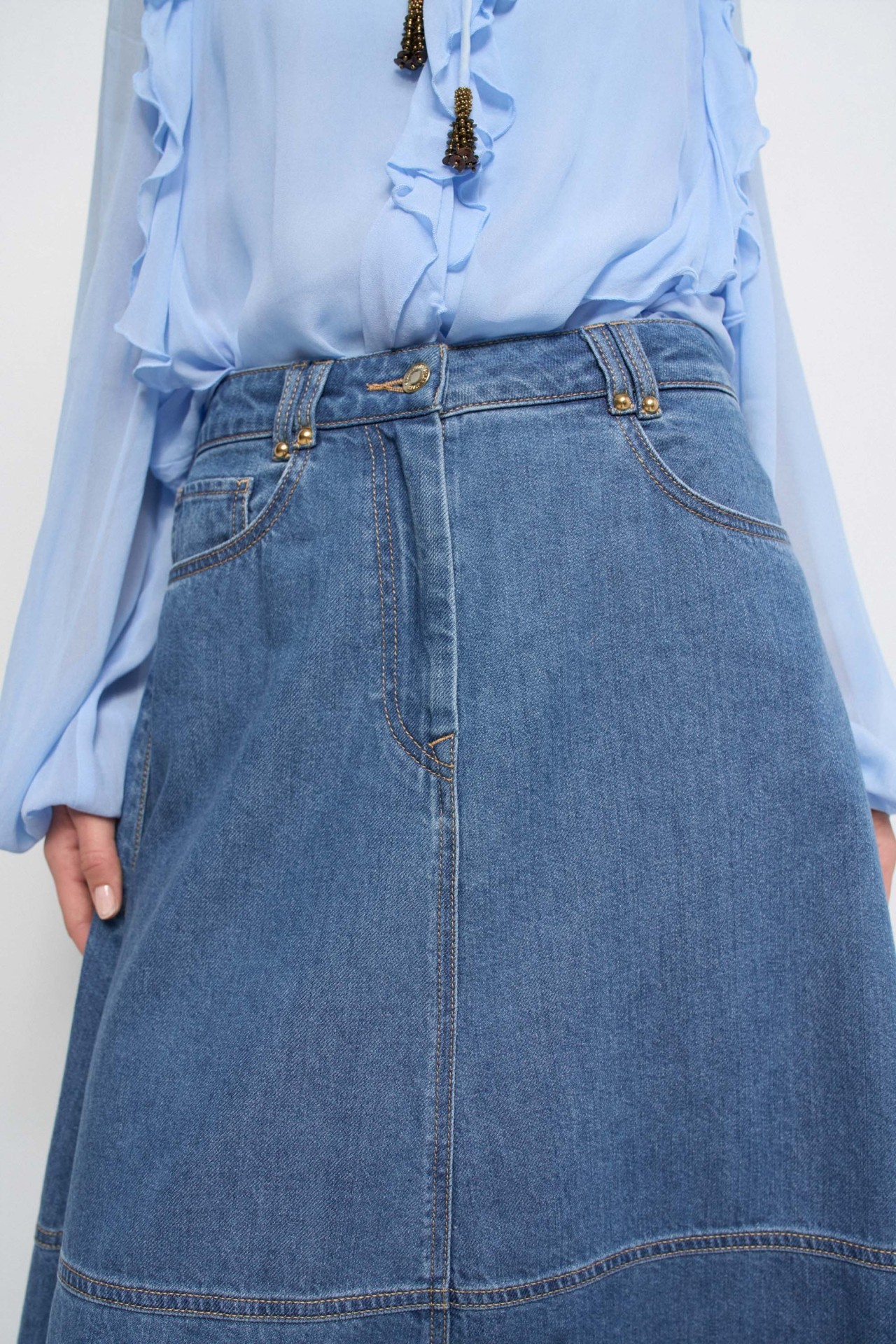 MIDI SKIRT IN LIGHTDENIM