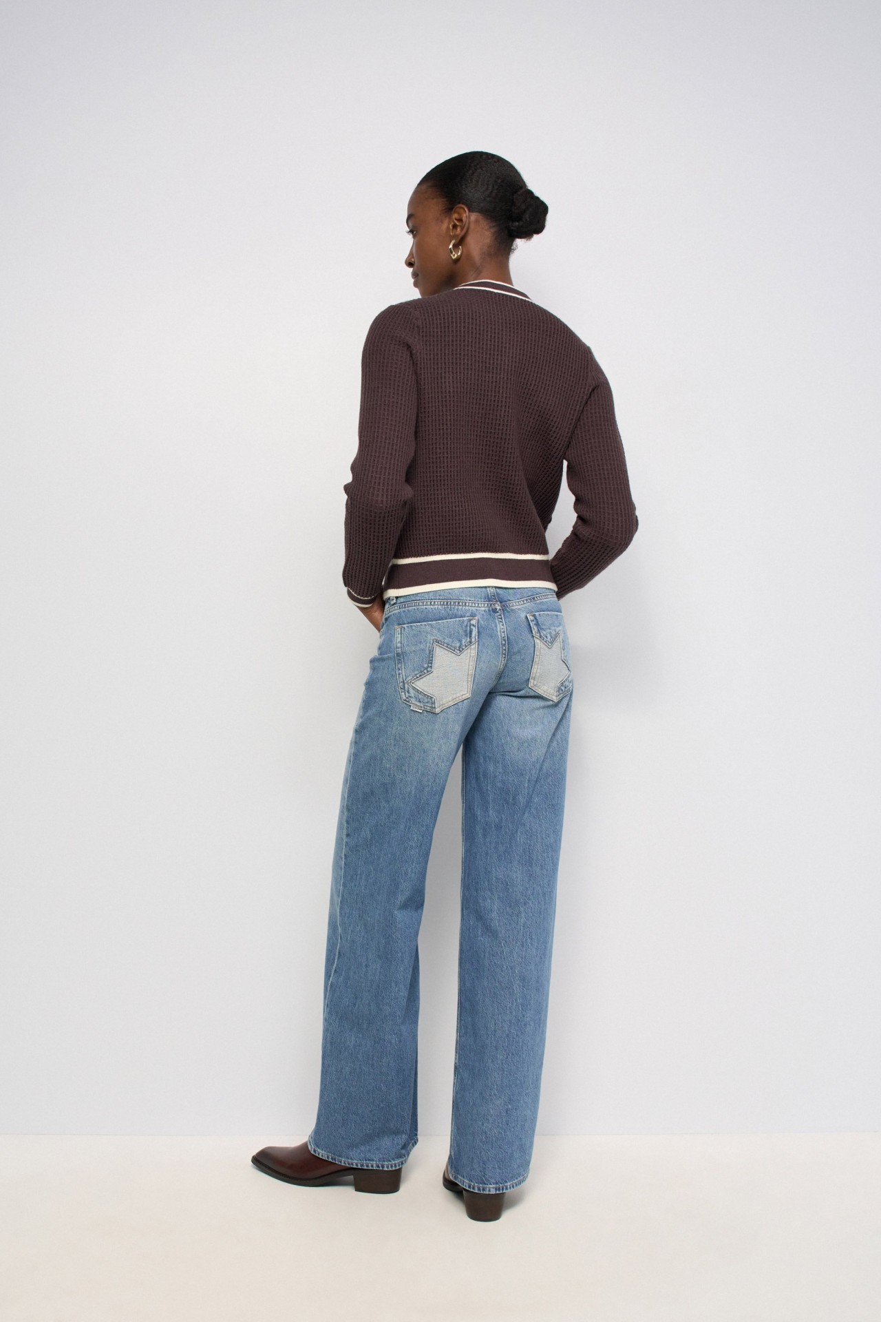 CARDIGAN COM BOT�ES DOURADOS