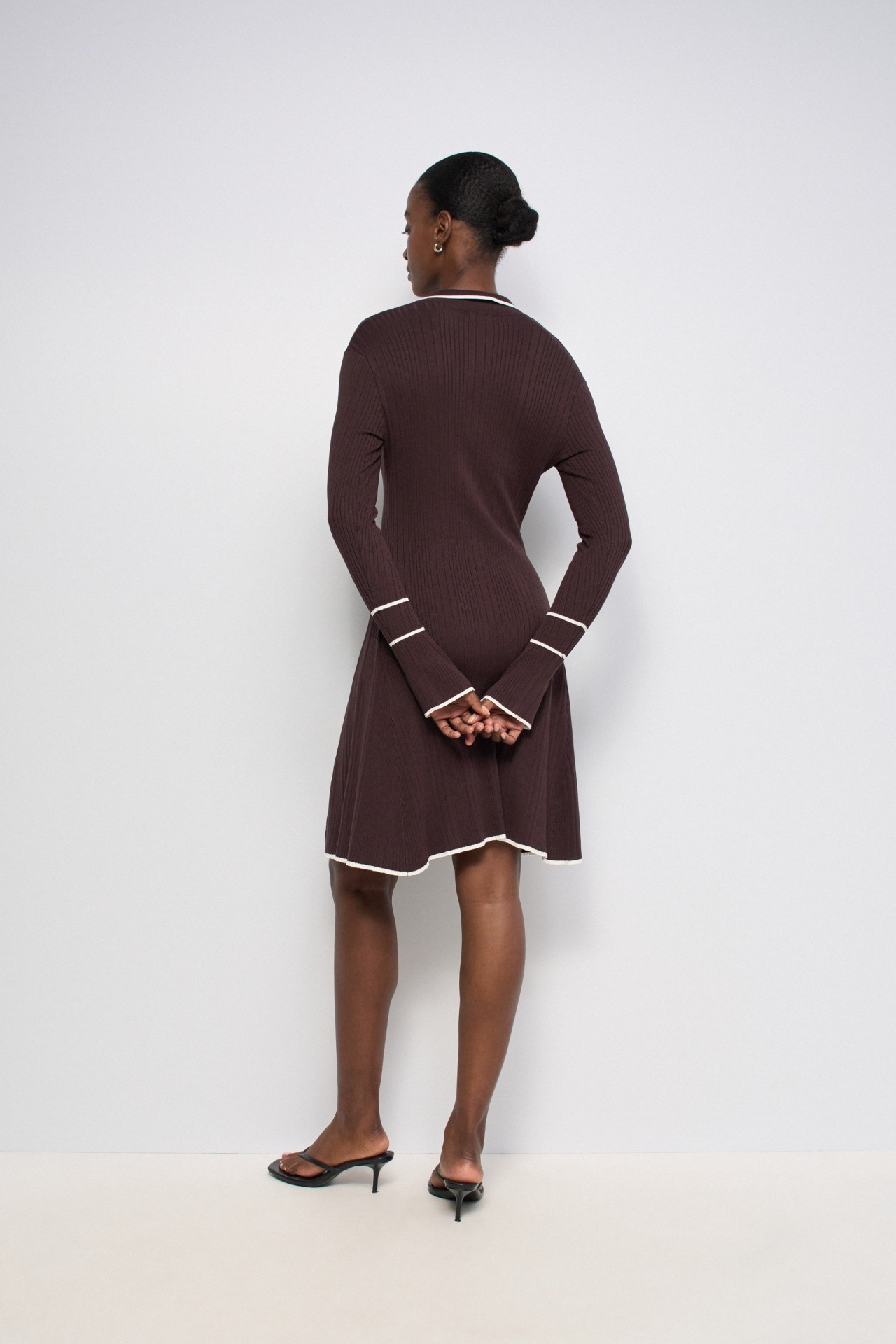 VESTIDO CORTO DE PUNTO ESTILO POLO