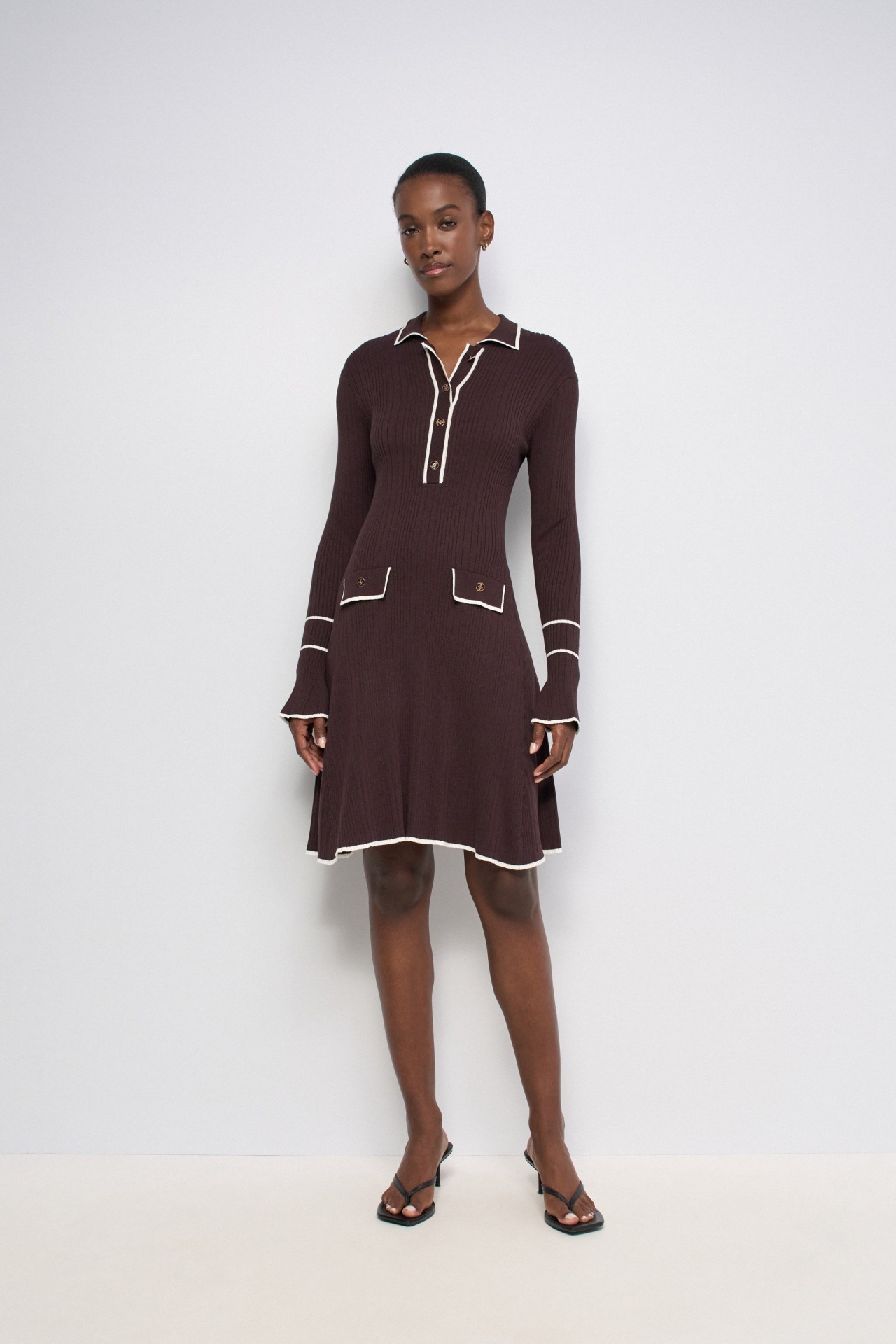 VESTIDO CORTO DE PUNTO ESTILO POLO
