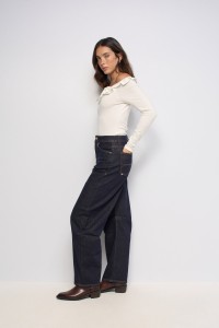 JERSEY CON APLIQUES FLORALES TRIDIMENSIONALES