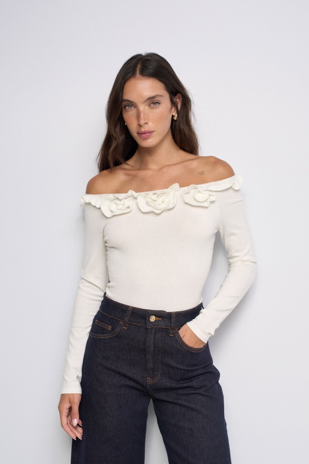 JERSEY CON APLIQUES FLORALES TRIDIMENSIONALES
