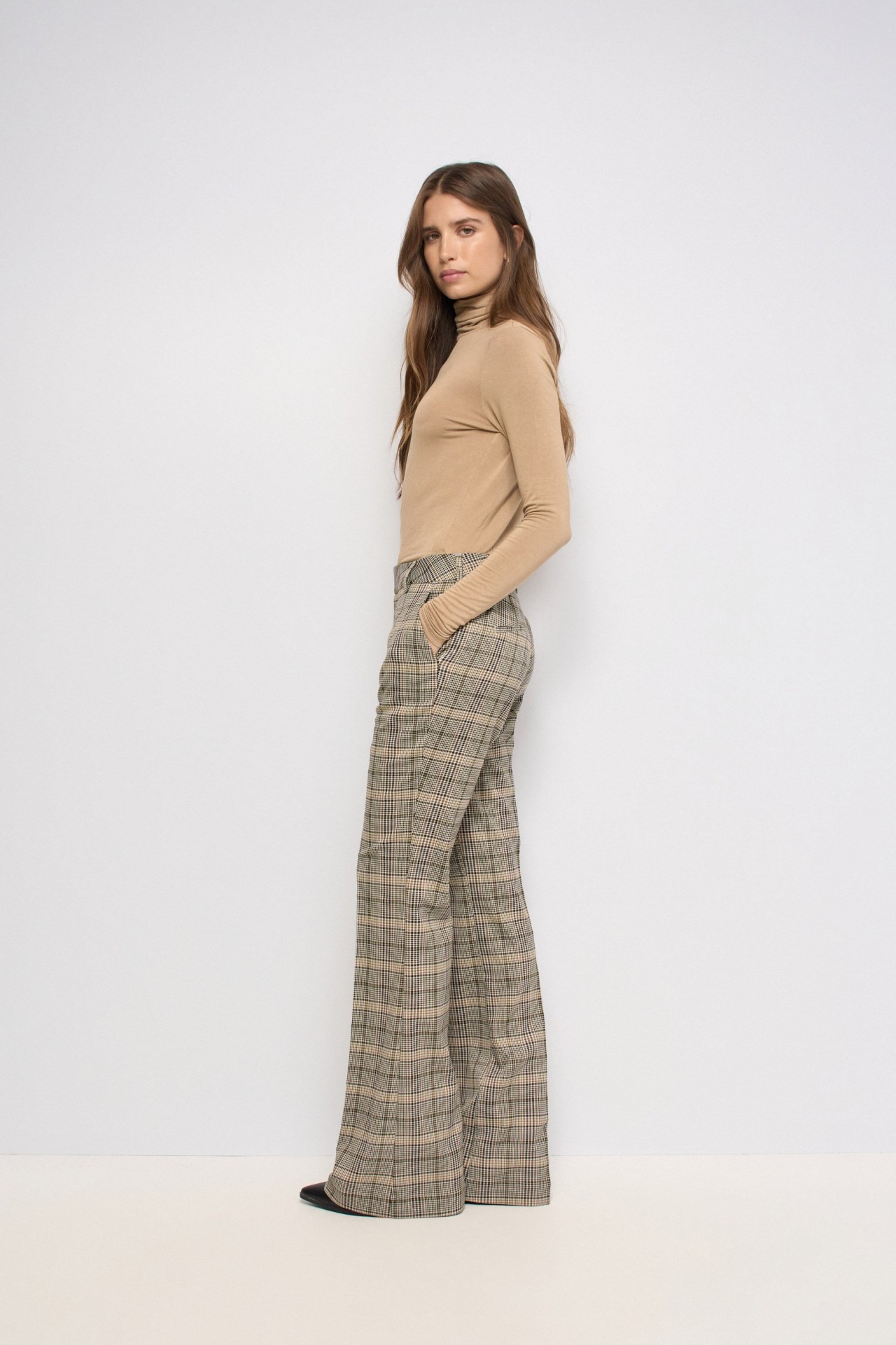 PANTALONES CHINO FLARE DE CUADROS