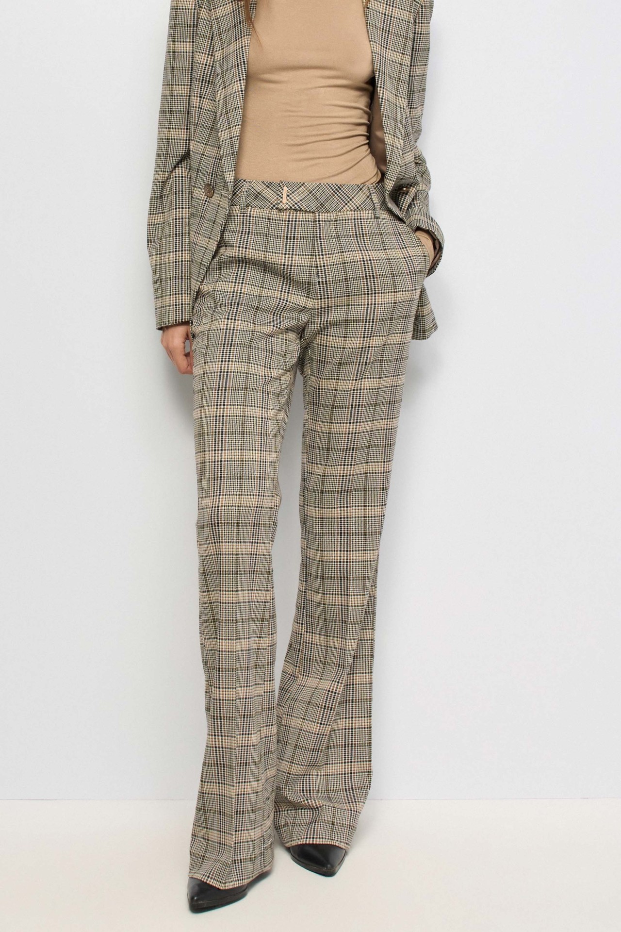 PANTALONES CHINO FLARE DE CUADROS