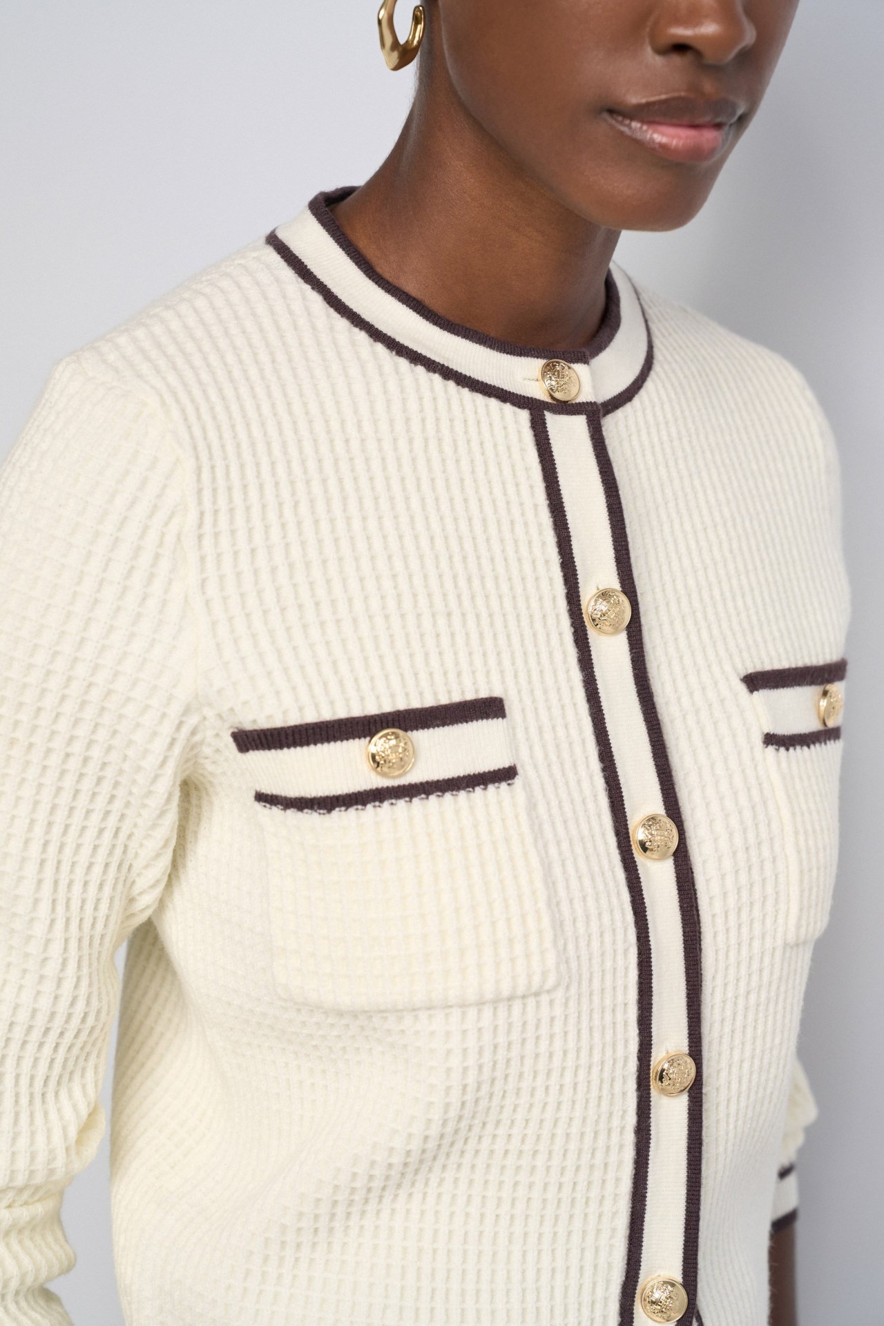 CARDIGAN COM BOT�ES DOURADOS