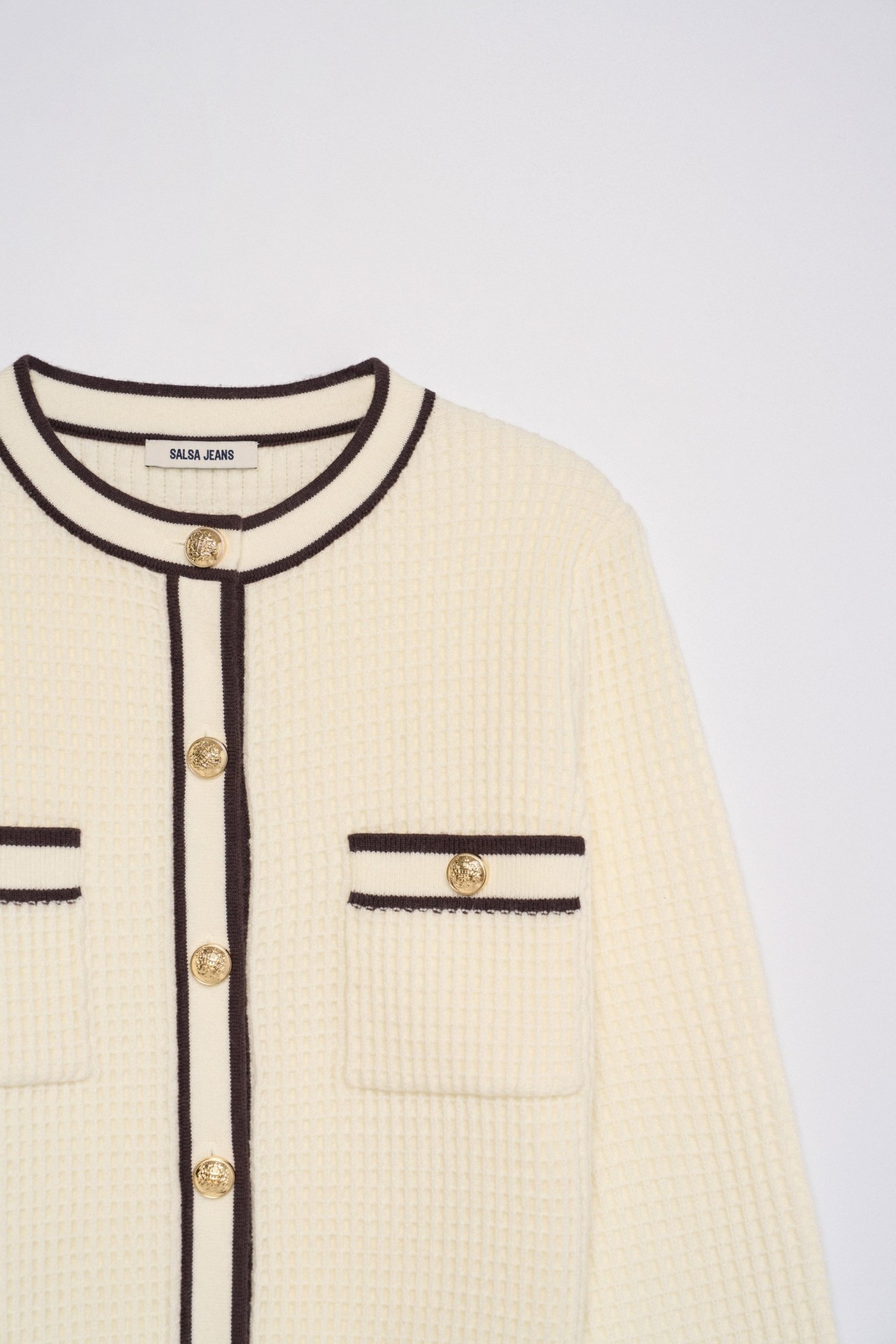 CARDIGAN COM BOT�ES DOURADOS