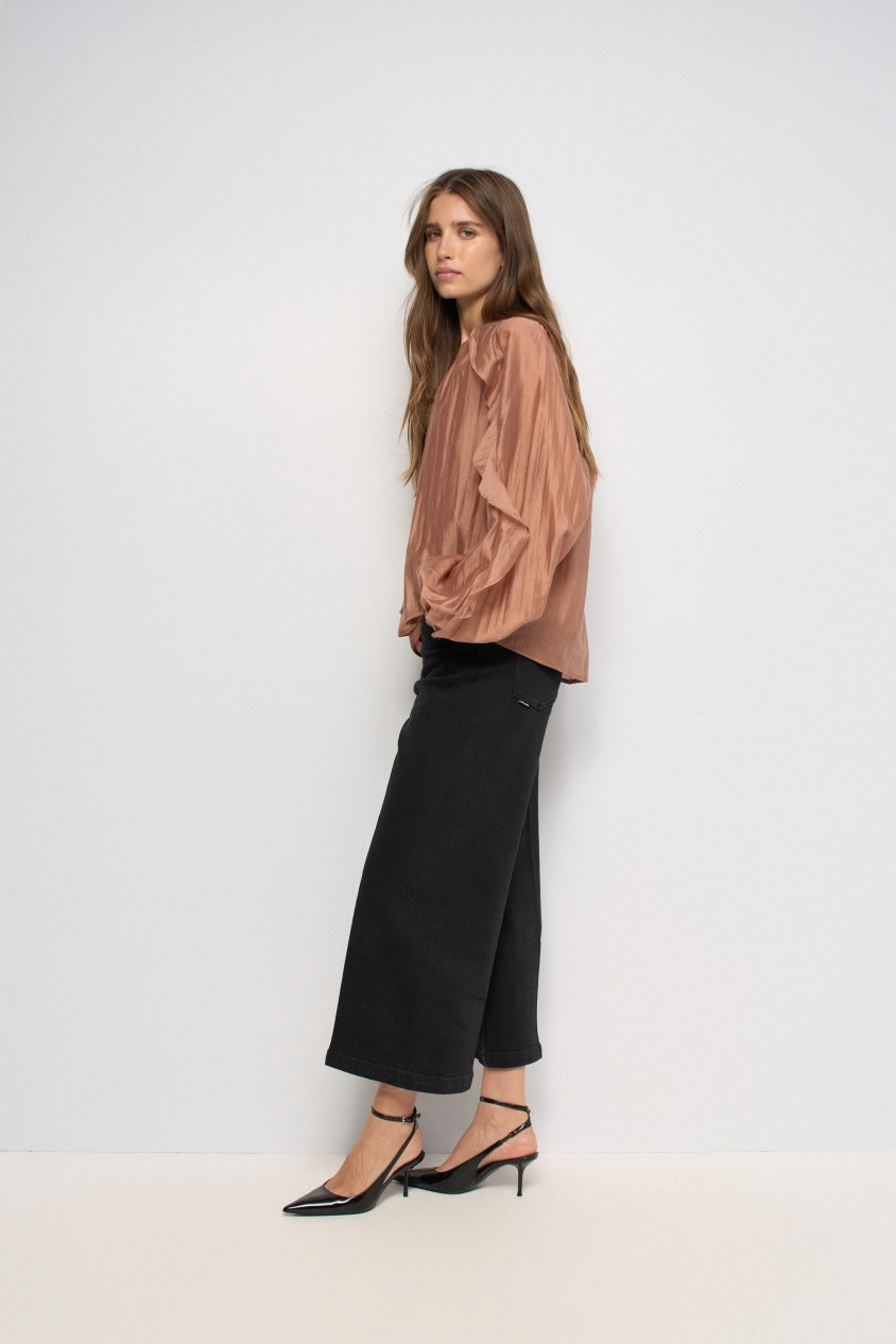 BLUSA COM FOLHOS