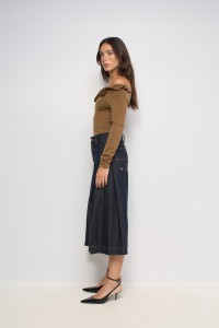 JERSEY CON APLIQUES FLORALES TRIDIMENSIONALES