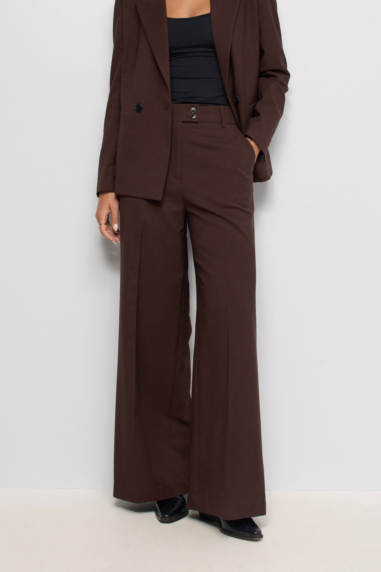 CAL�AS CHINO COM PERNA WIDE