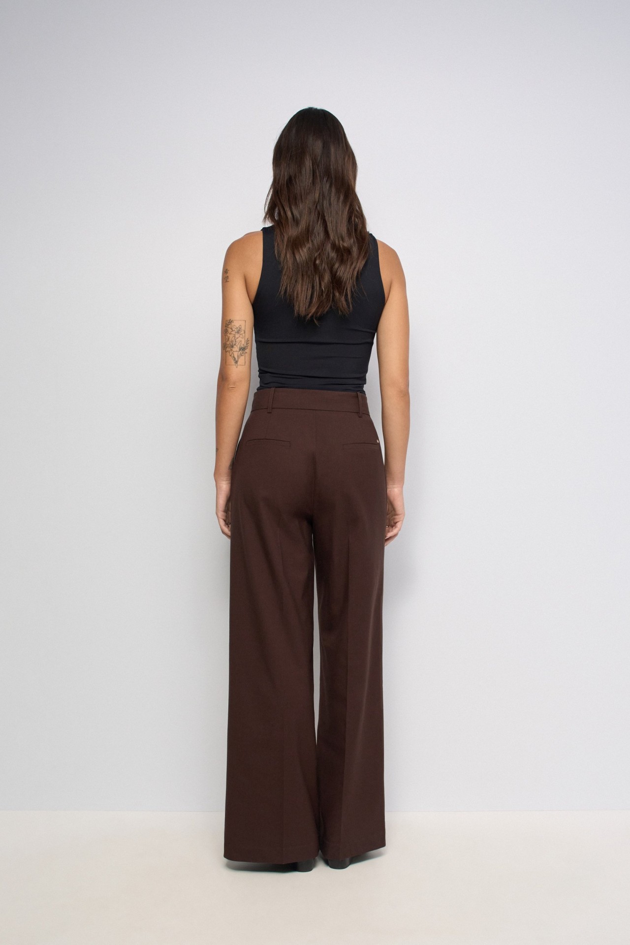 CAL�AS CHINO COM PERNA WIDE