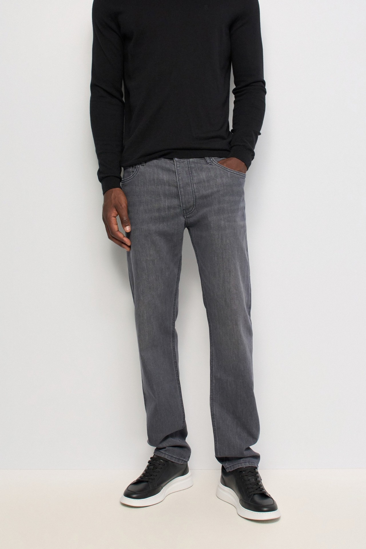 REGULAR FIT JEANS