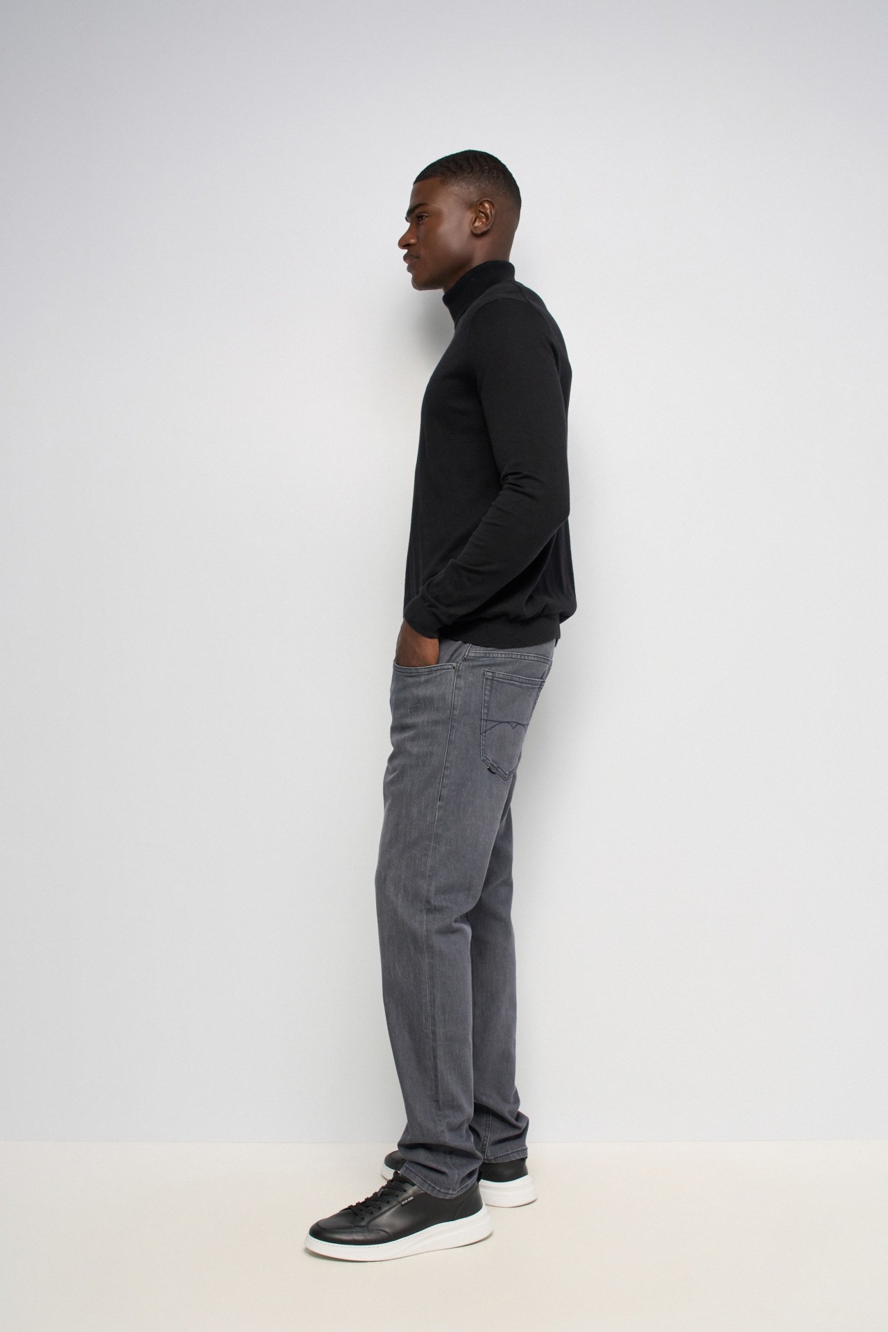 REGULAR FIT JEANS