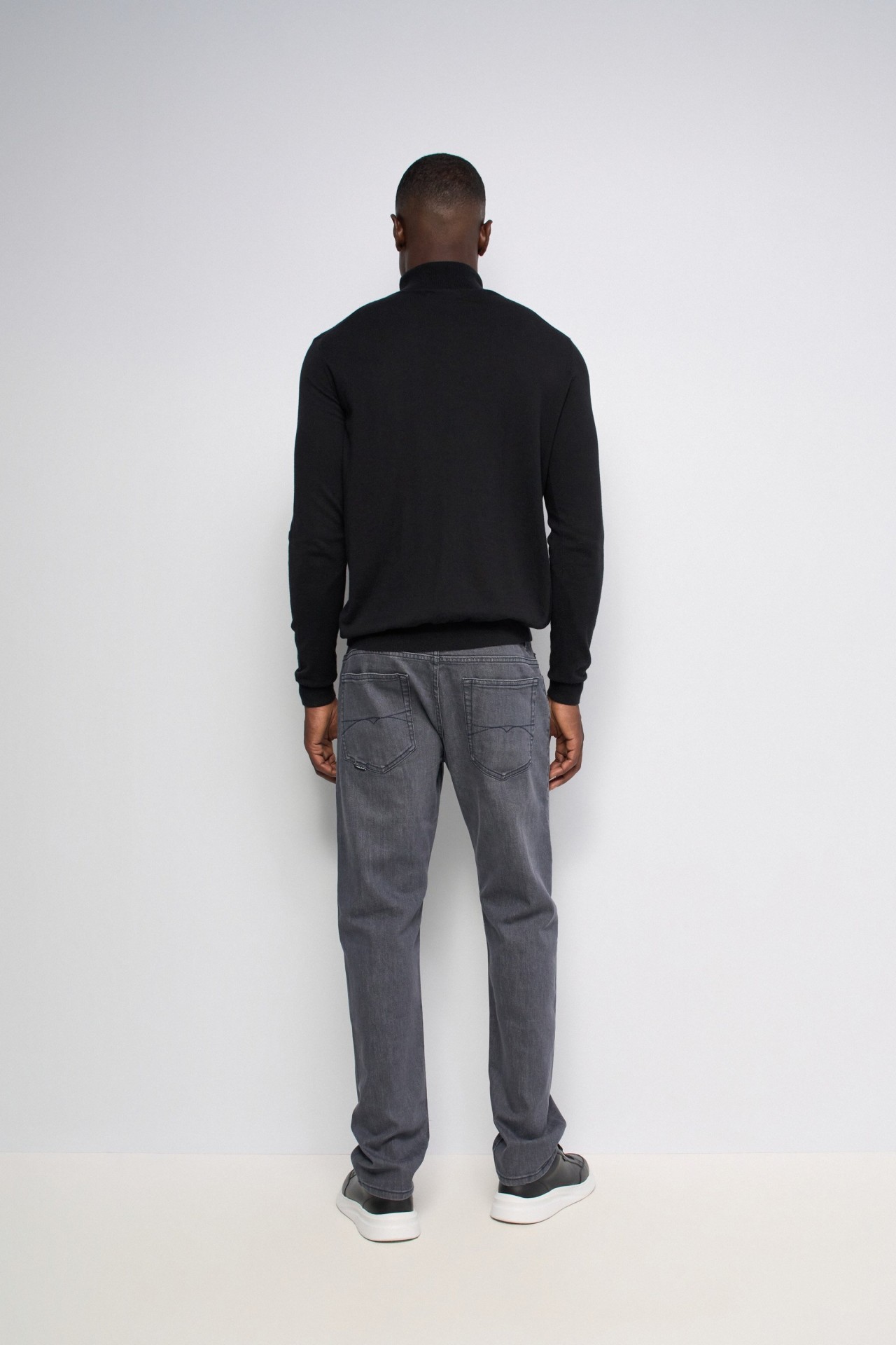 REGULAR FIT JEANS