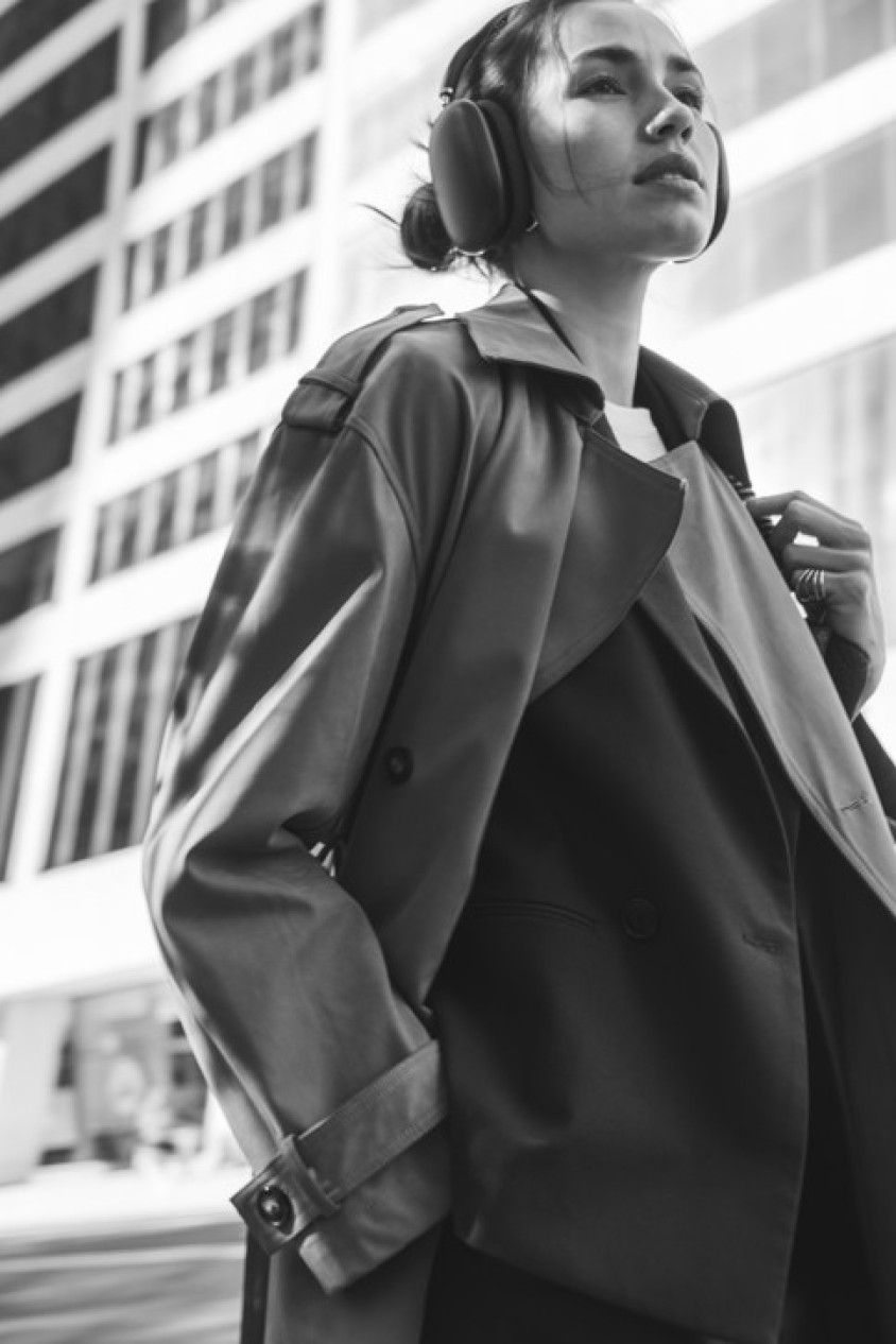 TRENCHCOAT IN SAMT-OPTIK