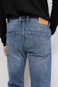 SLIM FIT JEANS