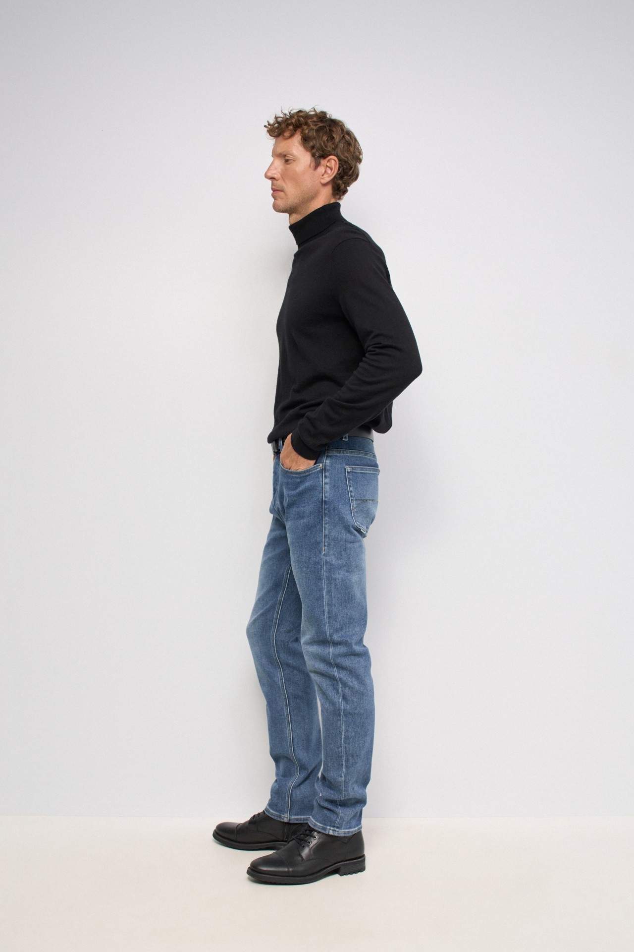 SLIM FIT JEANS