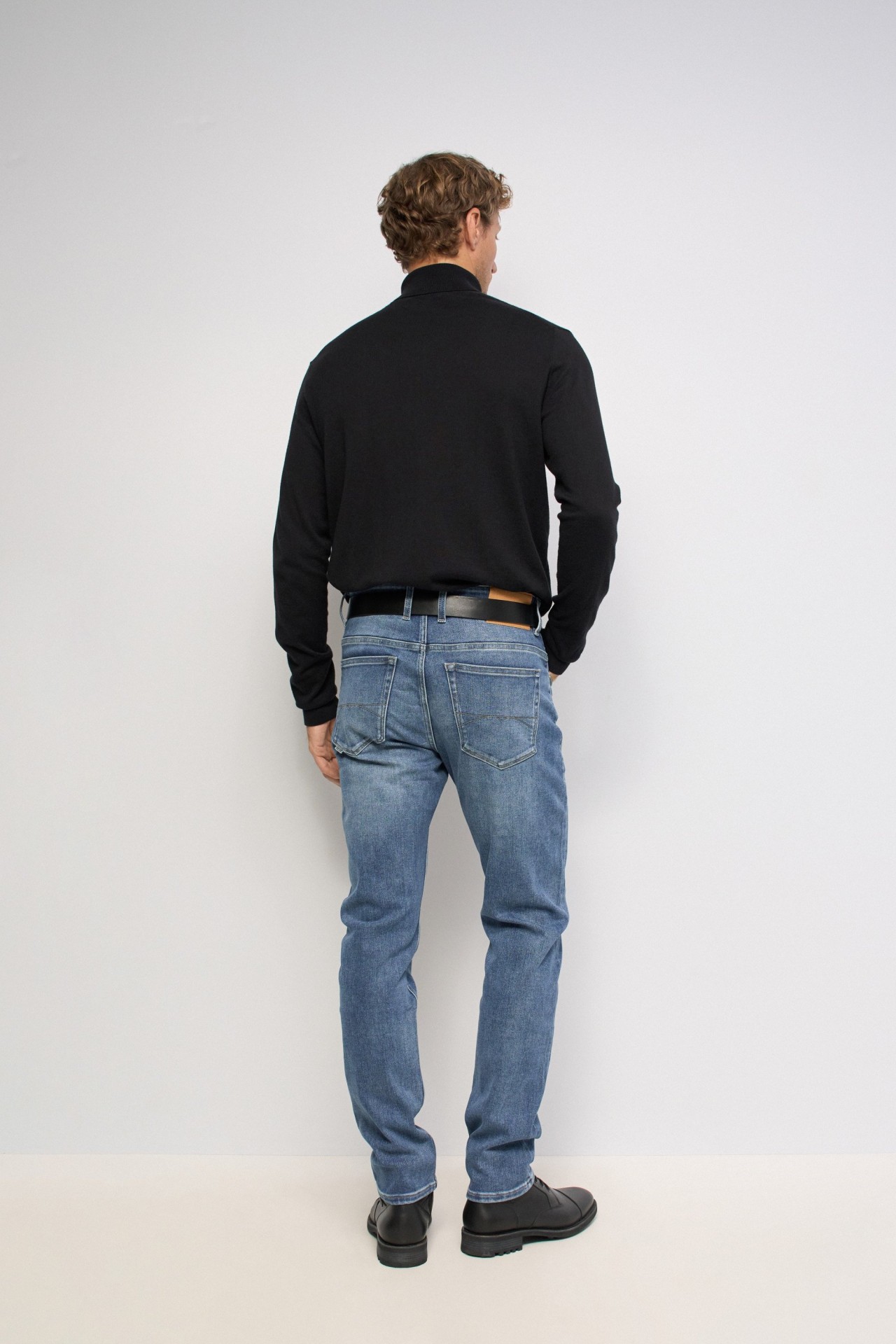 SLIM FIT JEANS