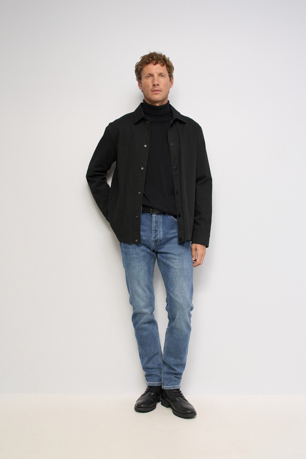 SLIM FIT JEANS