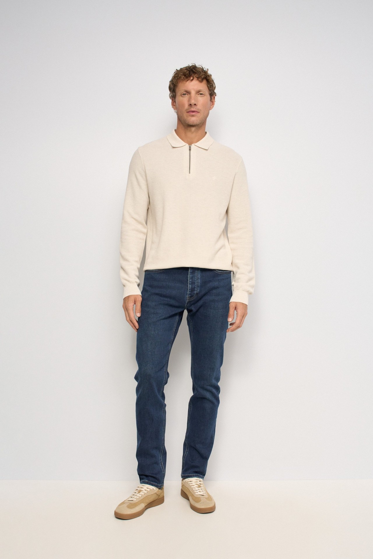 SLIM FIT JEANS