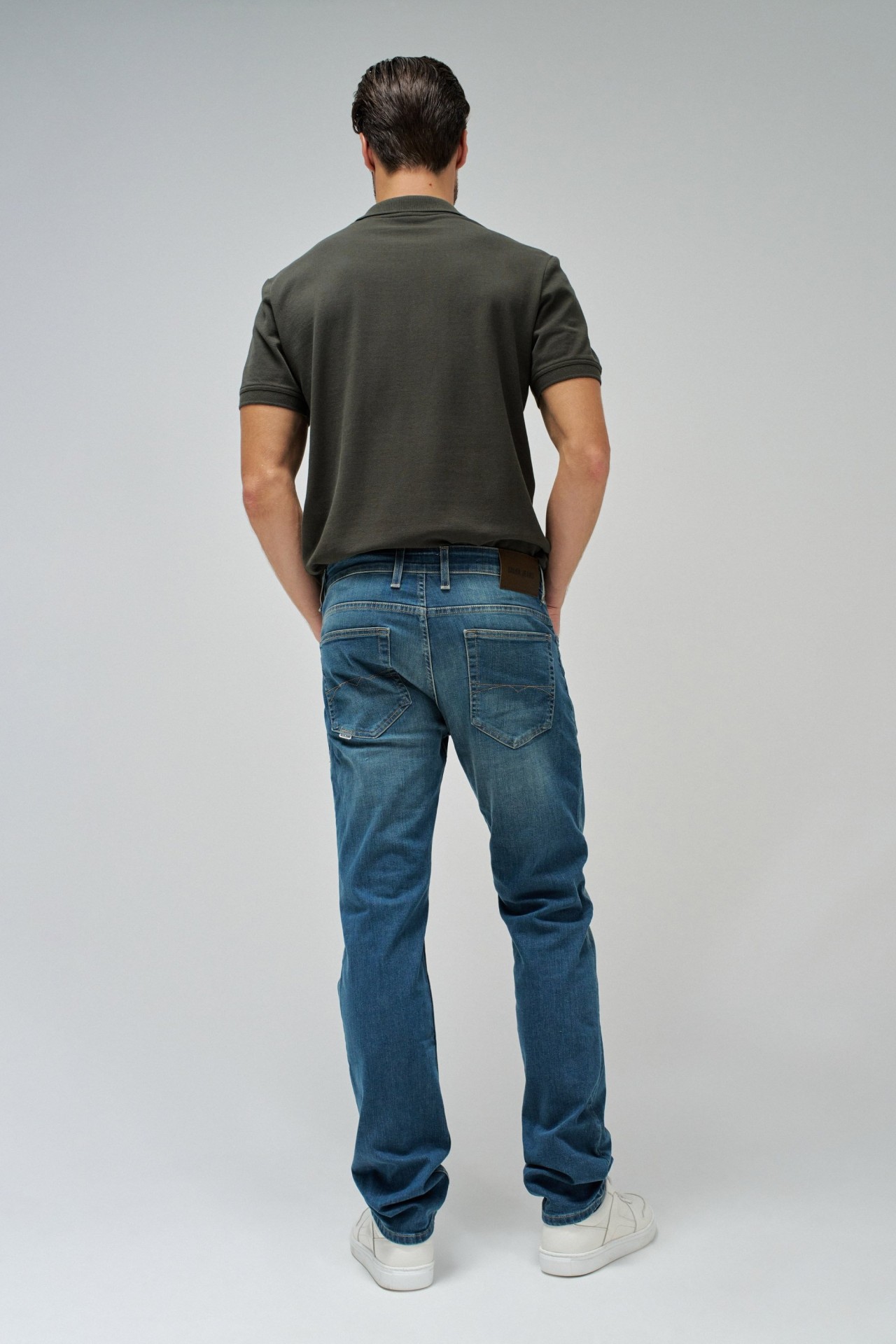 REGULAR FIT JEANS