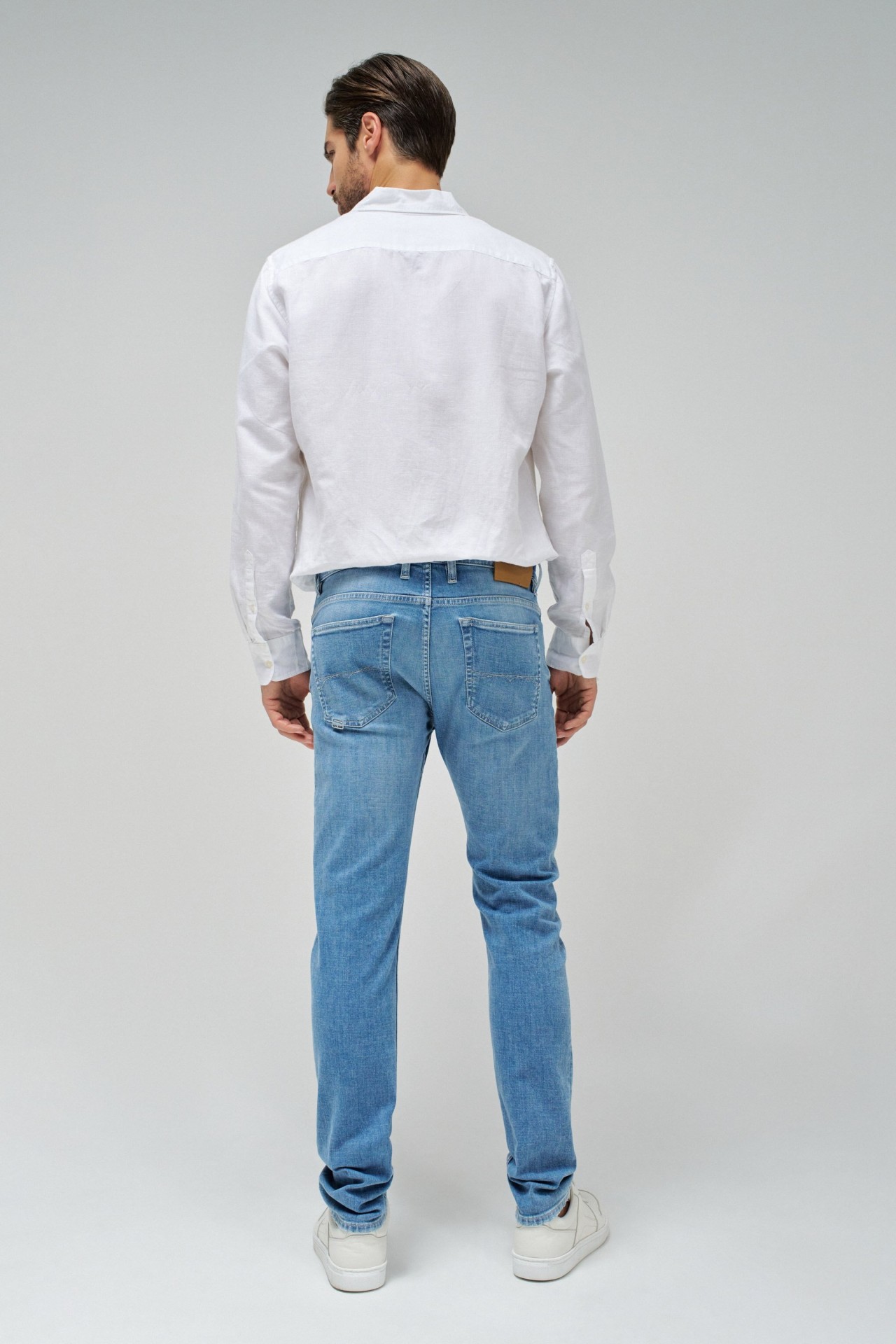 SLIM FIT JEANS