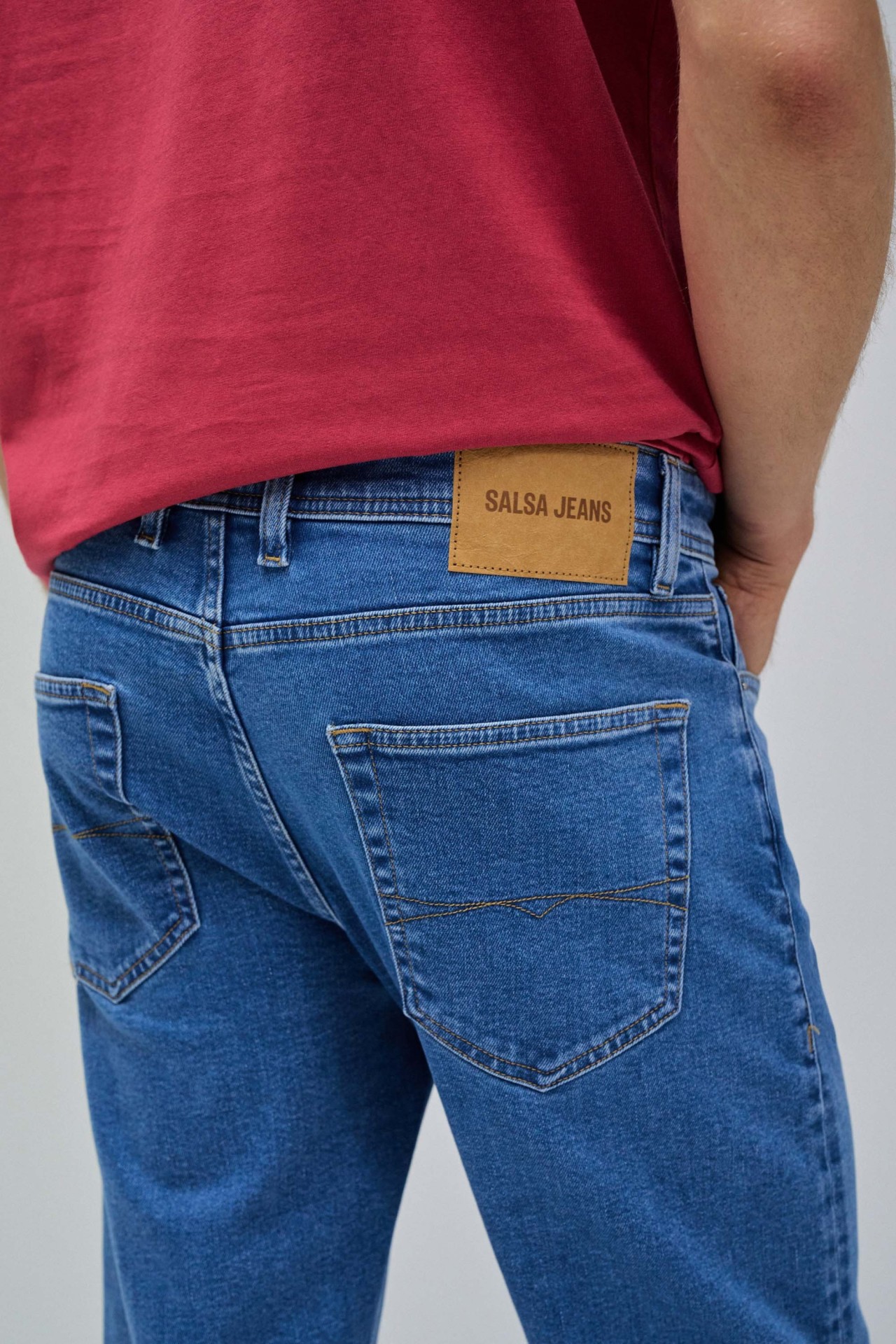 STRAIGHT FIT JEANS