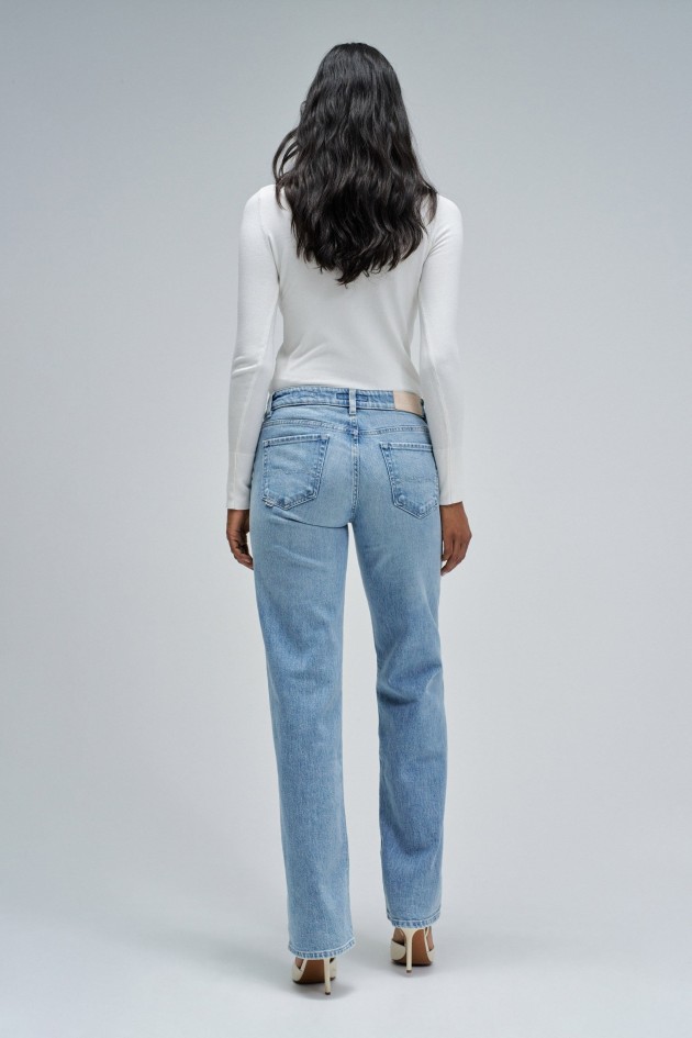LOW RISE STRAIGHT JEANS