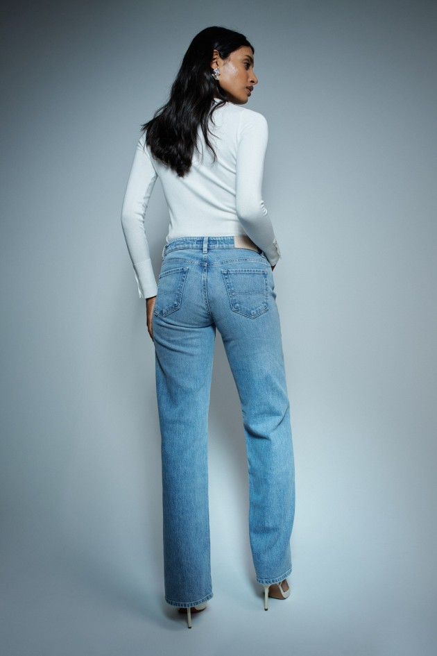 LOW RISE STRAIGHT JEANS