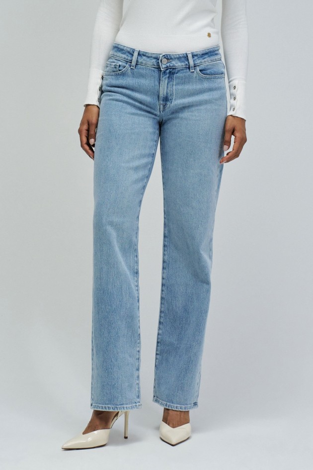 LOW RISE STRAIGHT JEANS