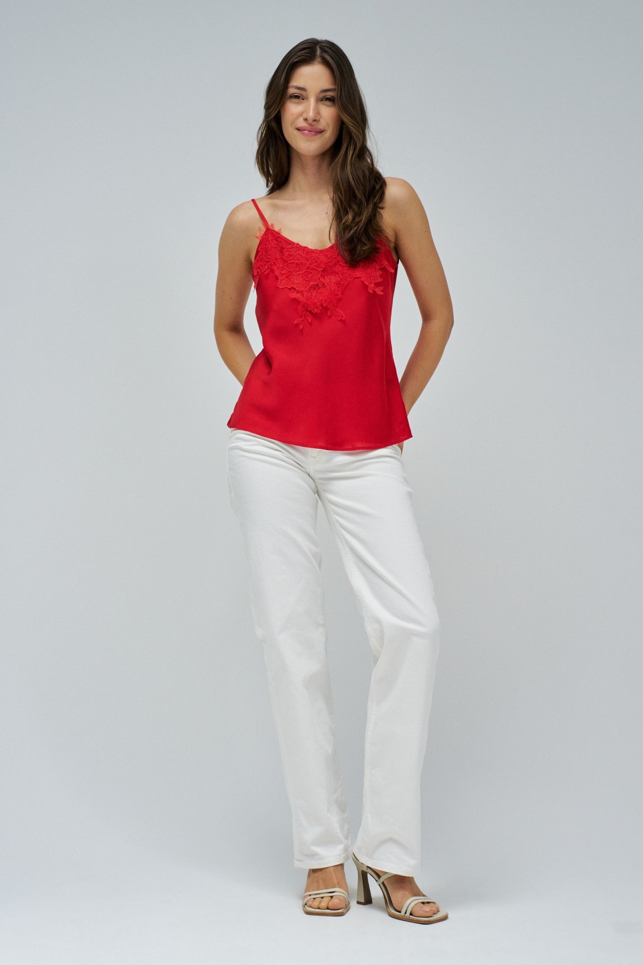 TOP SATINADO CON ENCAJE