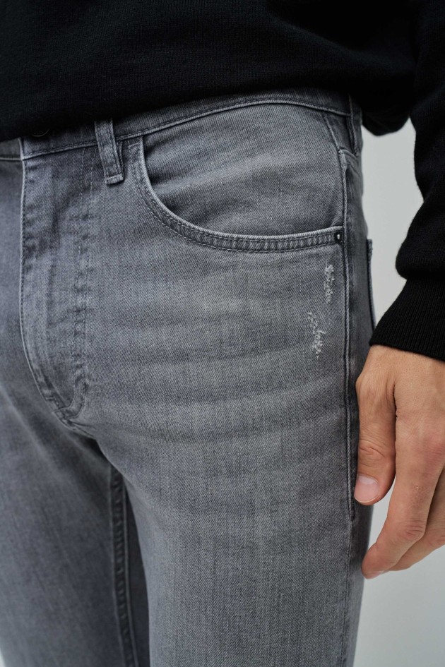 SKINNY FIT JEANS