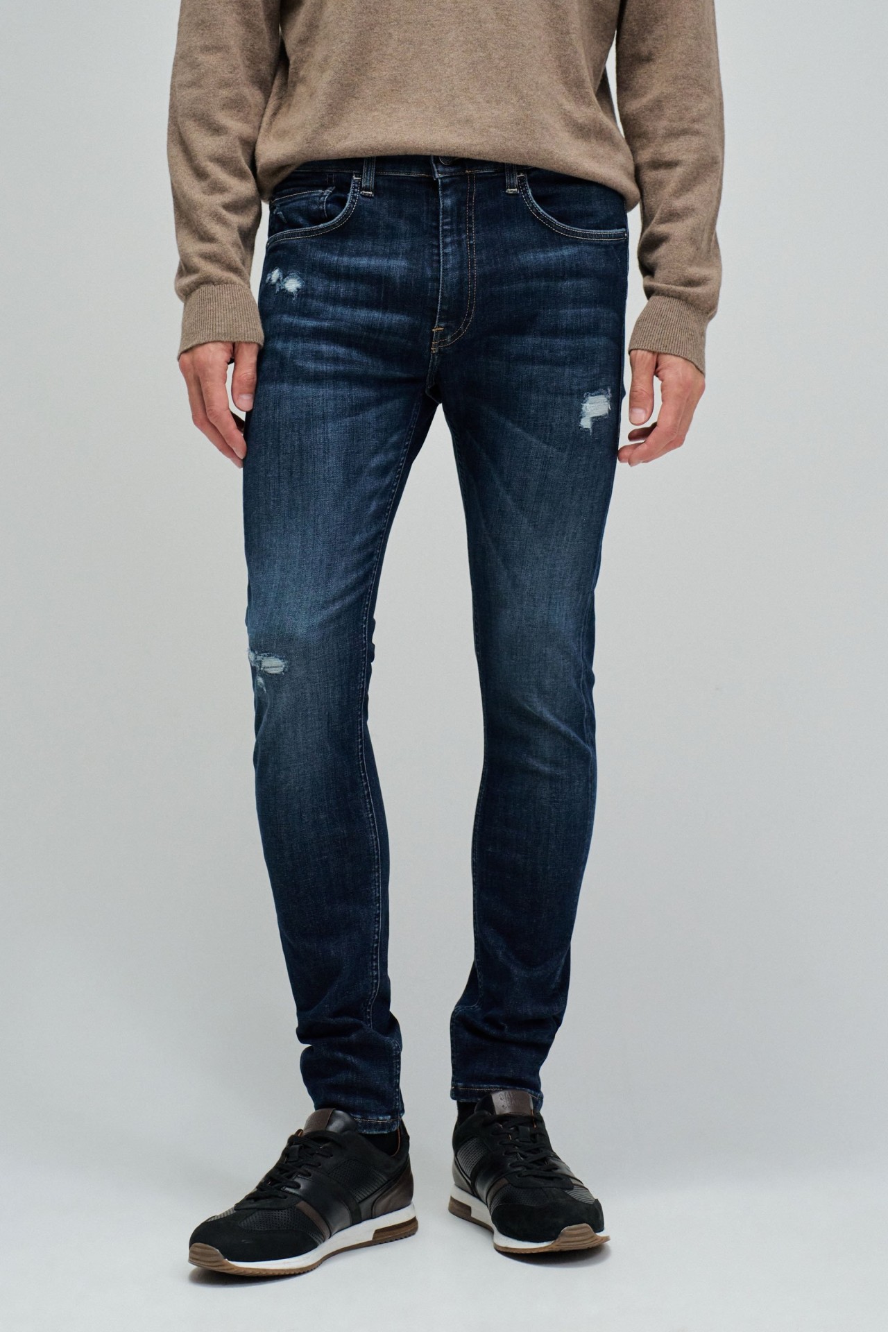 SKINNY FIT JEANS