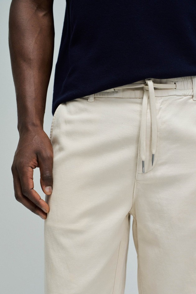 JOGGER-SHORTS AUS LEICHTEM DENIM