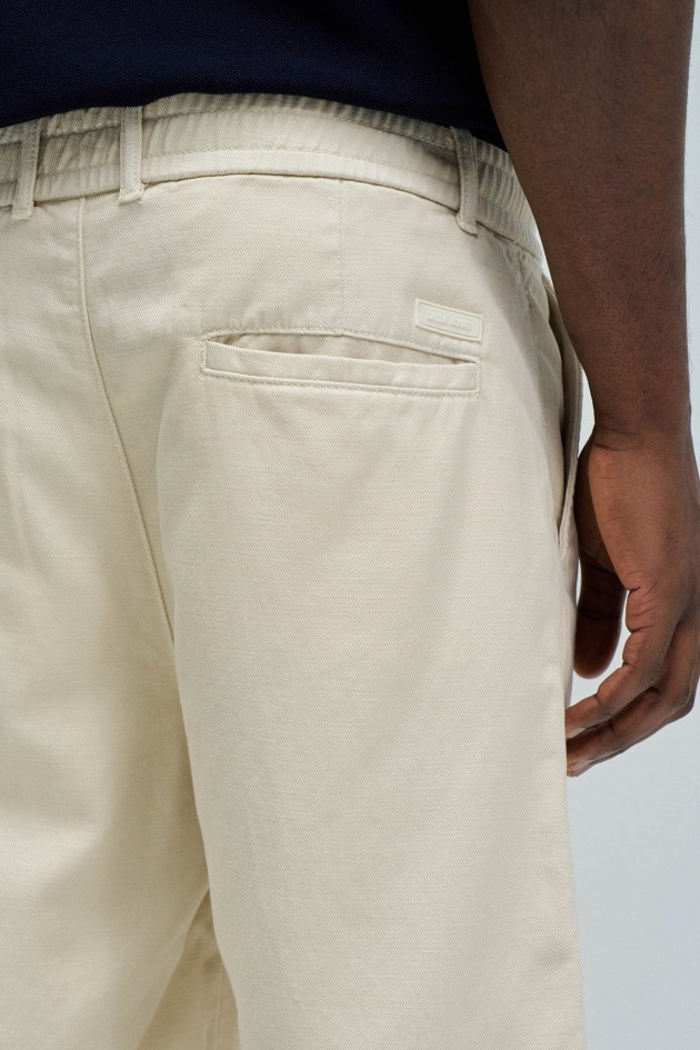 JOGGER-SHORTS AUS LEICHTEM DENIM