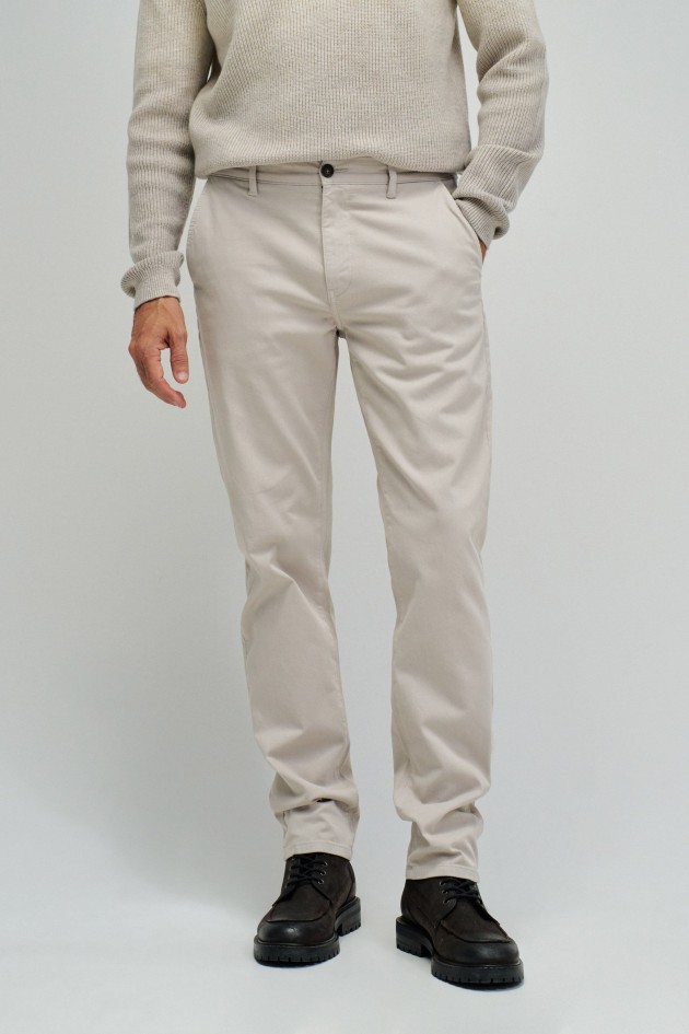 PANTALONES CHINO CON PERNA SLIM