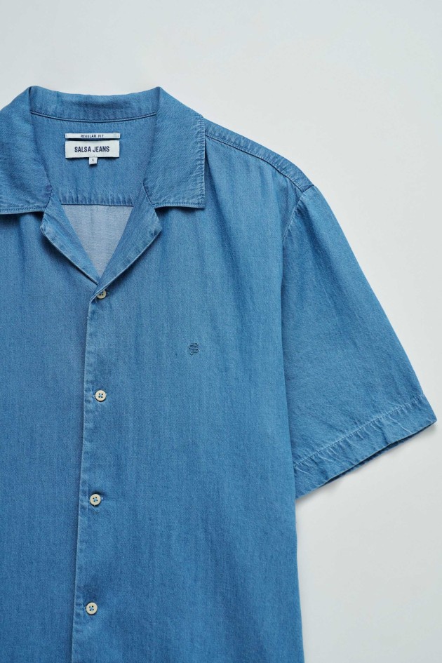 CAMISA EM DENIM LEVE