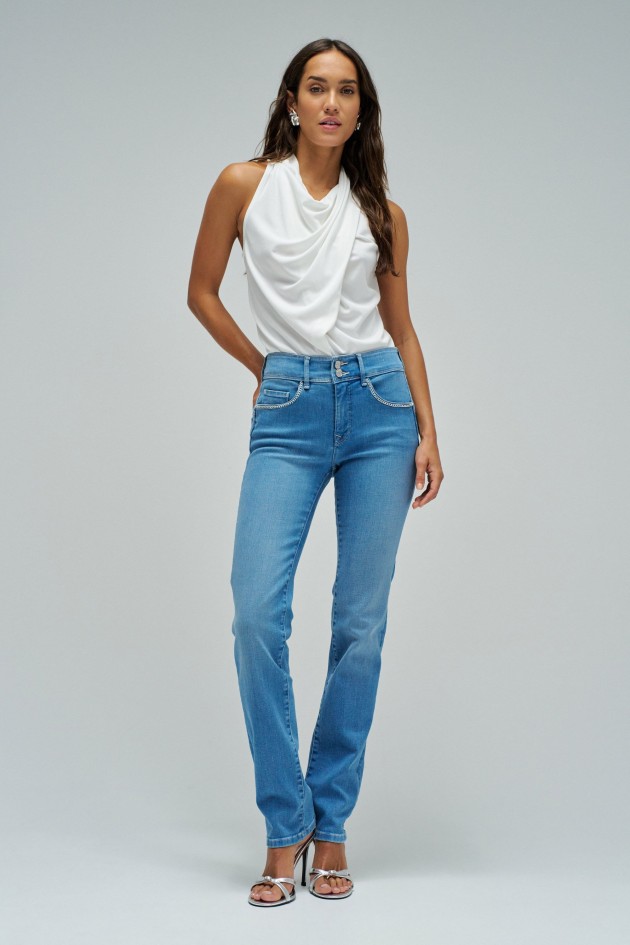 SECRET PUSH IN SLIM JEANS