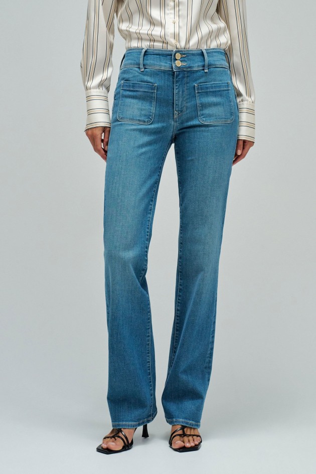 SECRET PUSH IN STRAIGHT JEANS