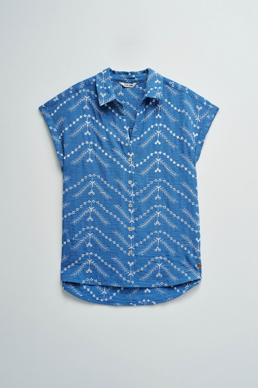 CAMISA CON BORDADOS