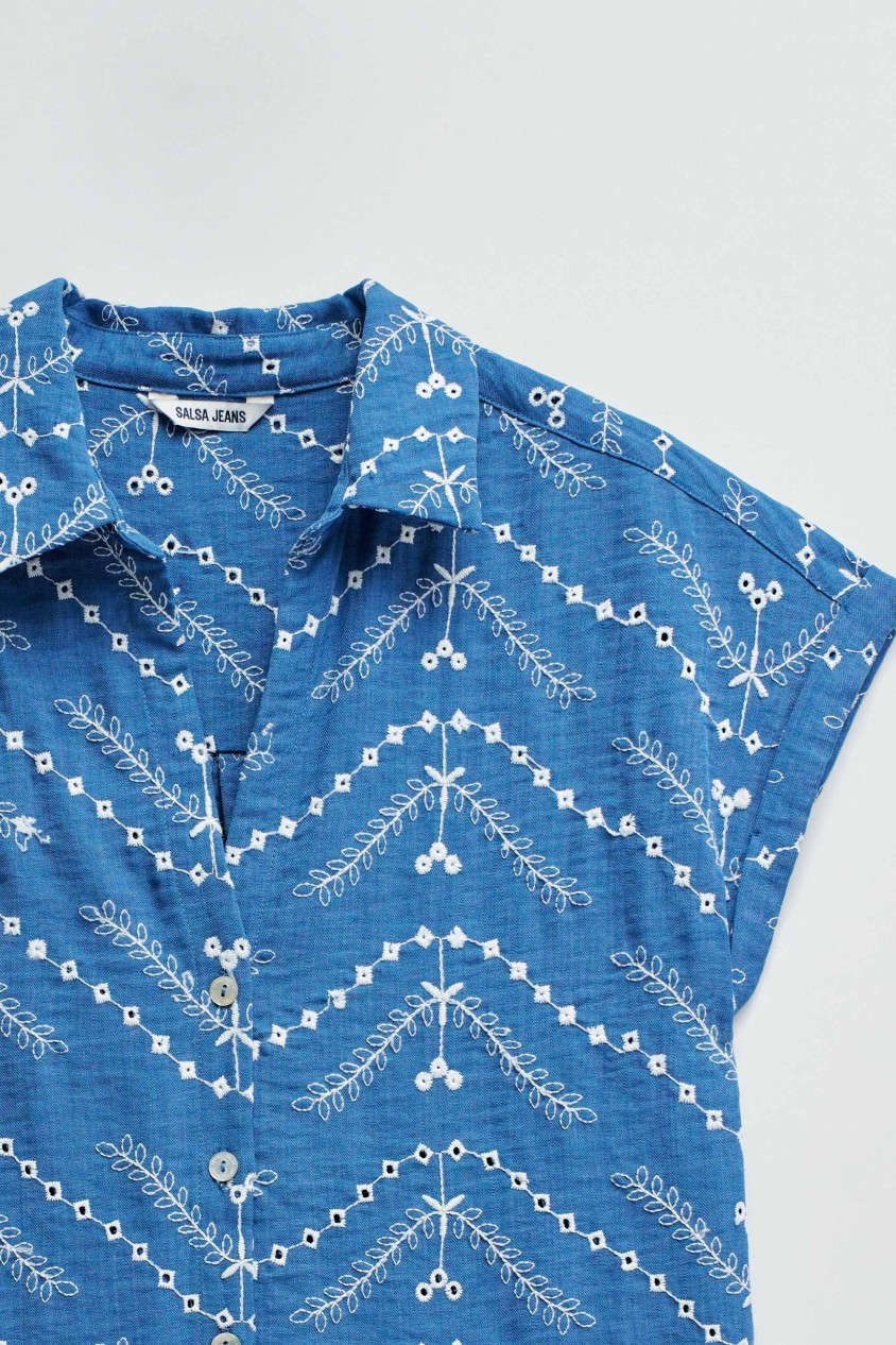 CAMISA CON BORDADOS