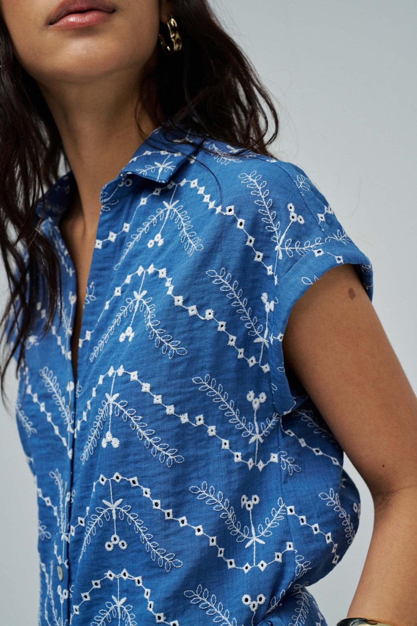 CAMISA CON BORDADOS