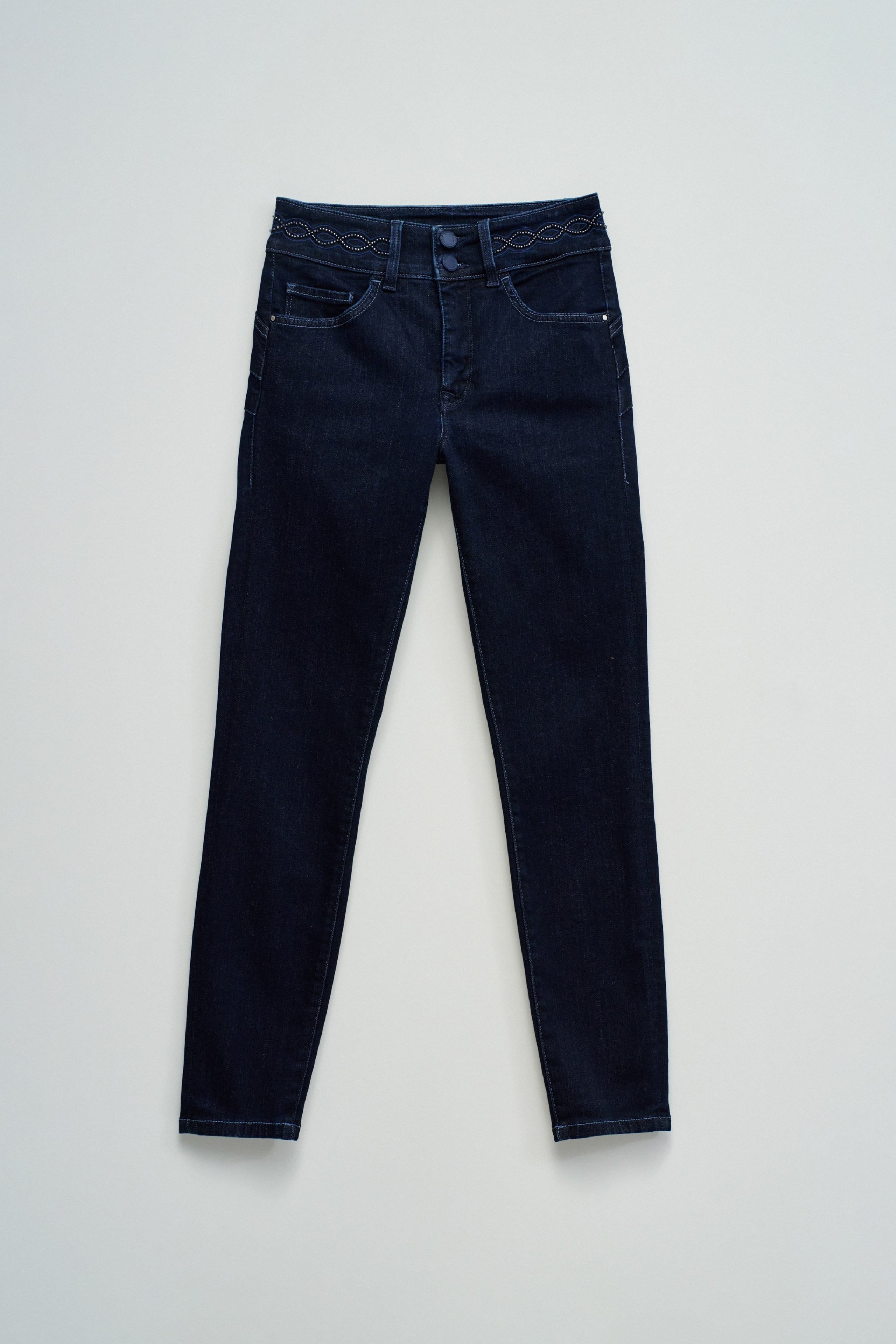 SECRET PUSH IN CROPPED SKINNY JEANS