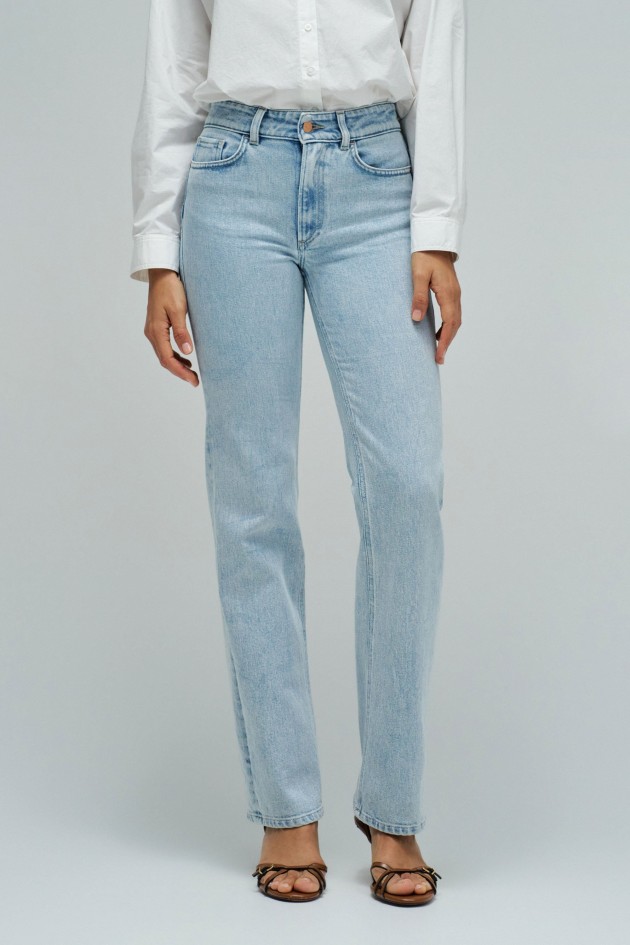 DESTINY PUSH UP STRAIGHT JEANS