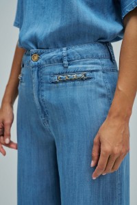 CAL�AS EM LIGHTDENIM COM PERNA WIDE
