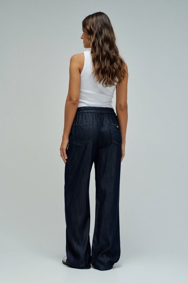 CALÇAS JOGGERS COM PERNA WIDE EM LIGHTDENIM