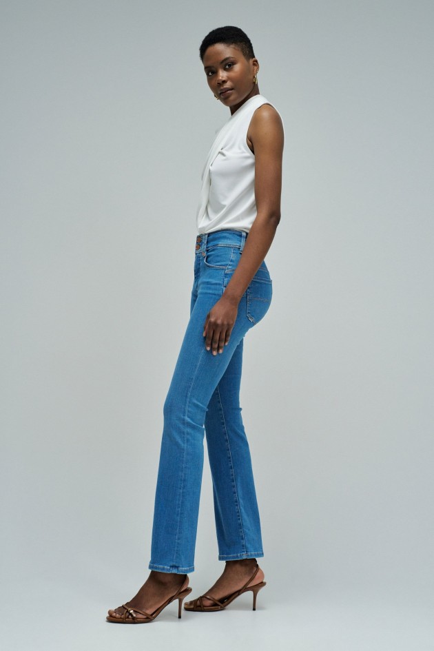 SECRET PUSH IN BOOTCUT JEANS