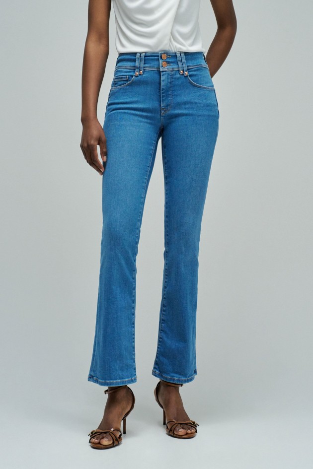 SECRET PUSH IN BOOTCUT JEANS